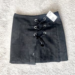 NWT Black H&M Skirt - Size 6
